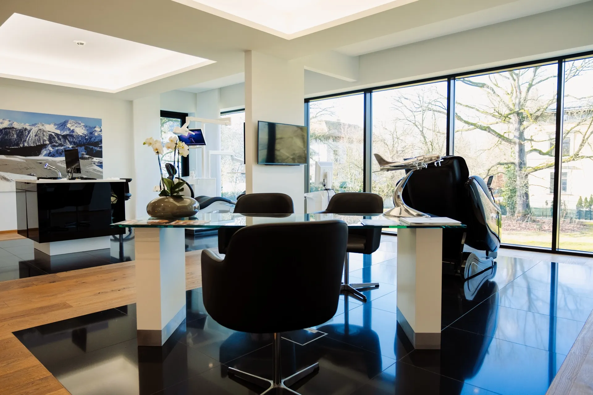 Elegantes Beratungszimmer bei Voss & Zähne Leipzig